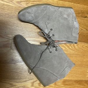 Toms wedges size 8
